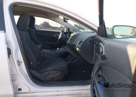 2015 Chrysler 200 Limited z USA, uszkodzony, nr VIN 1C3CCCAB9FN675318